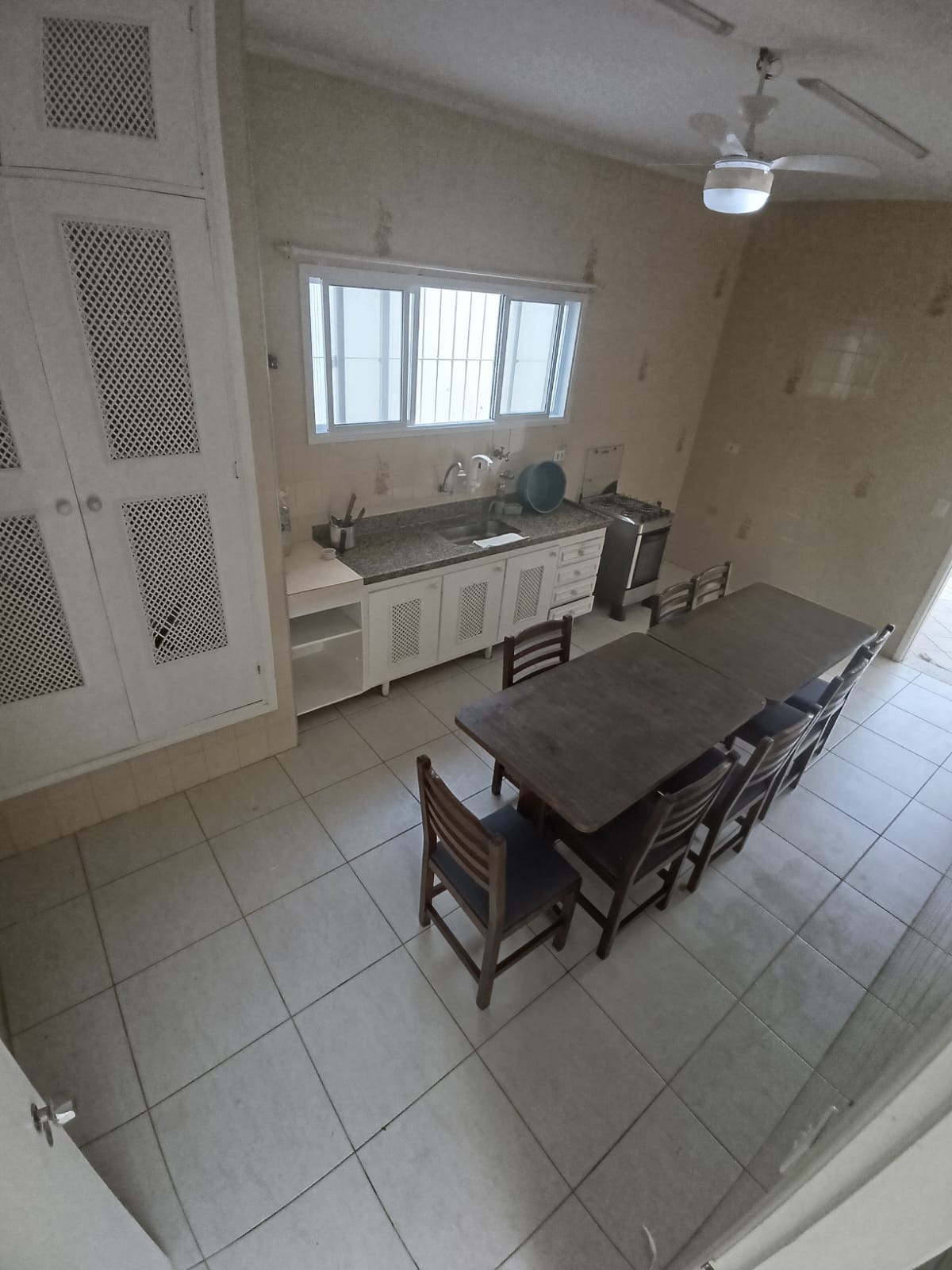 Casa Para Venda de 5 Dormitórios e Piscina a 50 metros da praia