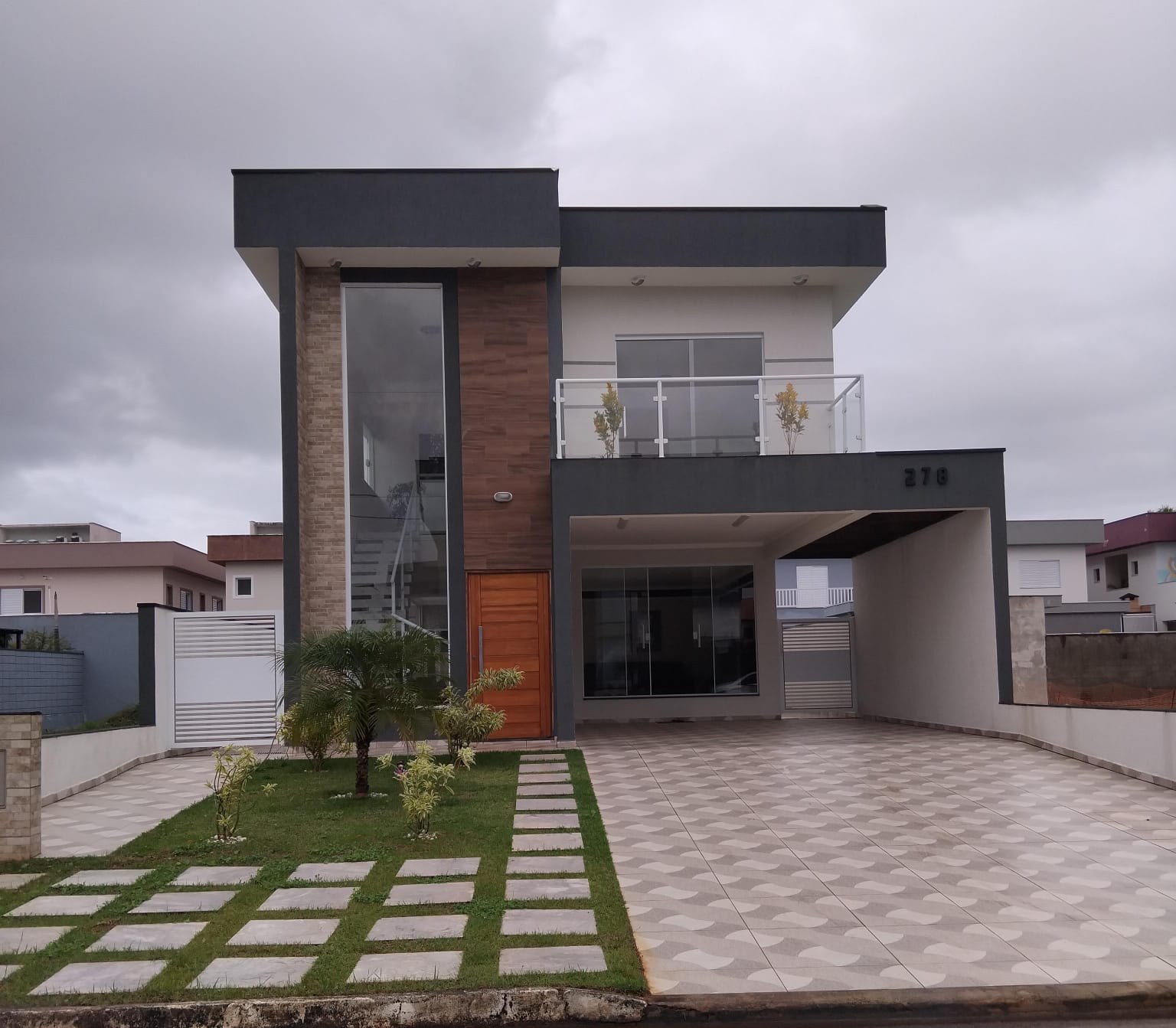 Luxuoso sobrado de alto padrão em condomínio fechado lado praia em Itanhaém