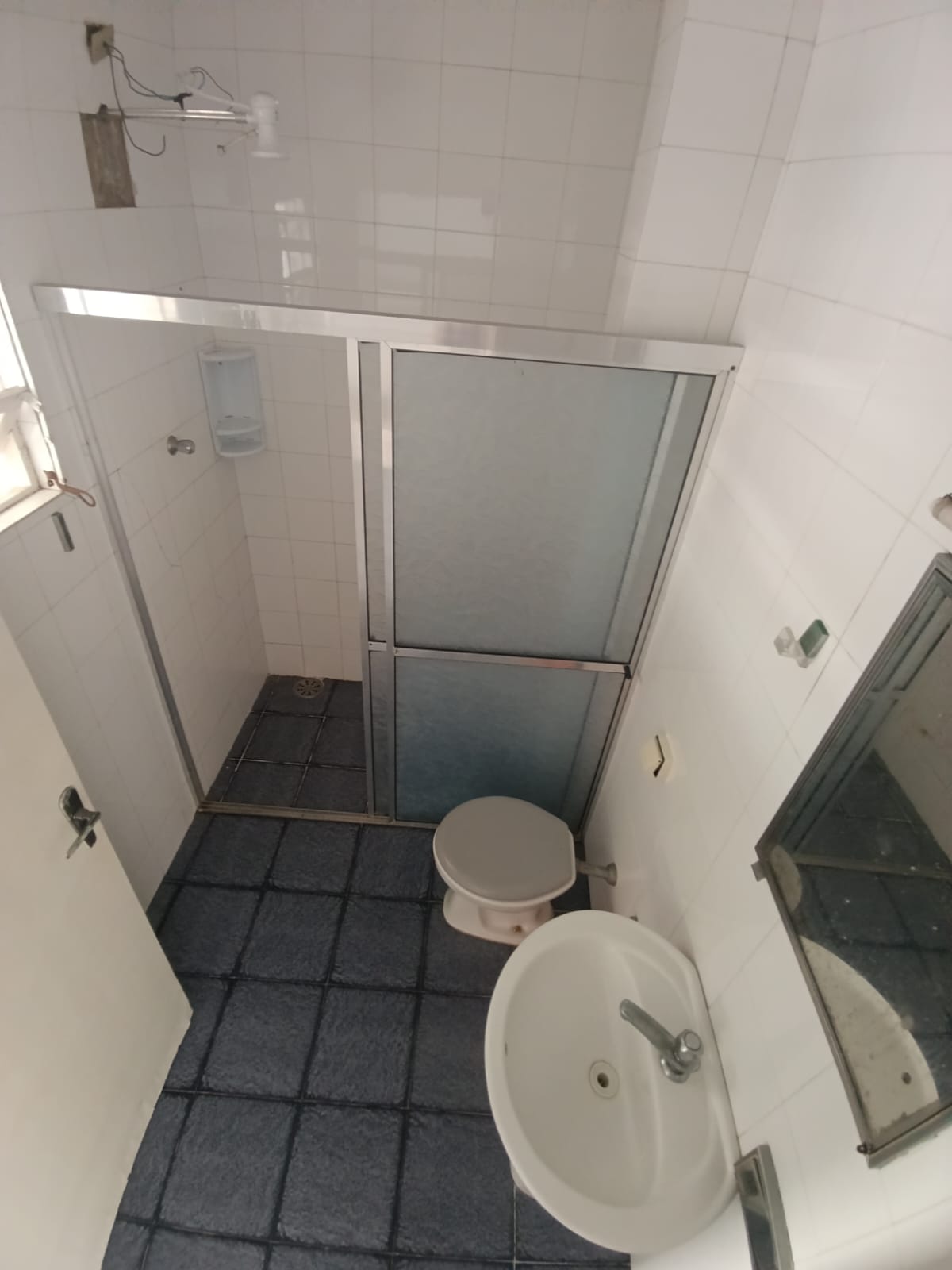 Casa Para Venda de 5 Dormitórios e Piscina a 50 metros da praia