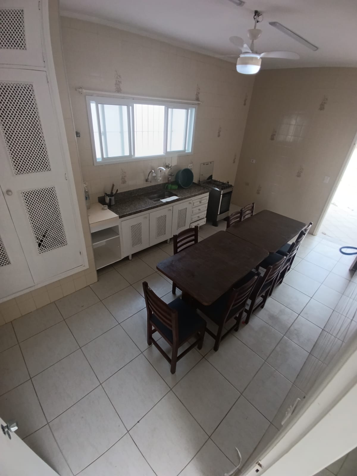 Casa Para Venda de 5 Dormitórios e Piscina a 50 metros da praia