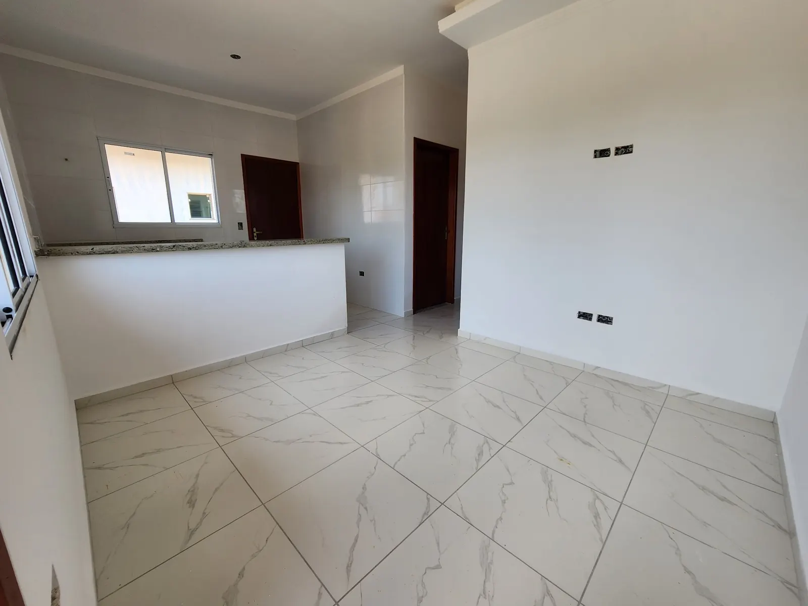 CAS261451 Casa Alta 2 Dorms (1 Suíte) com Piscina e Churrasqueira - 2 Vagas