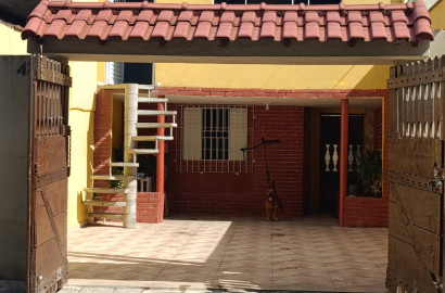 CAS261312 Casa em Itanhaém 2 dormitórios com suíte e escritório a 600m da praia