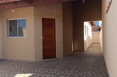 Casa Térrea Nova 2 Dorms (Suíte) - Amplo Espaço para Piscina - Financia