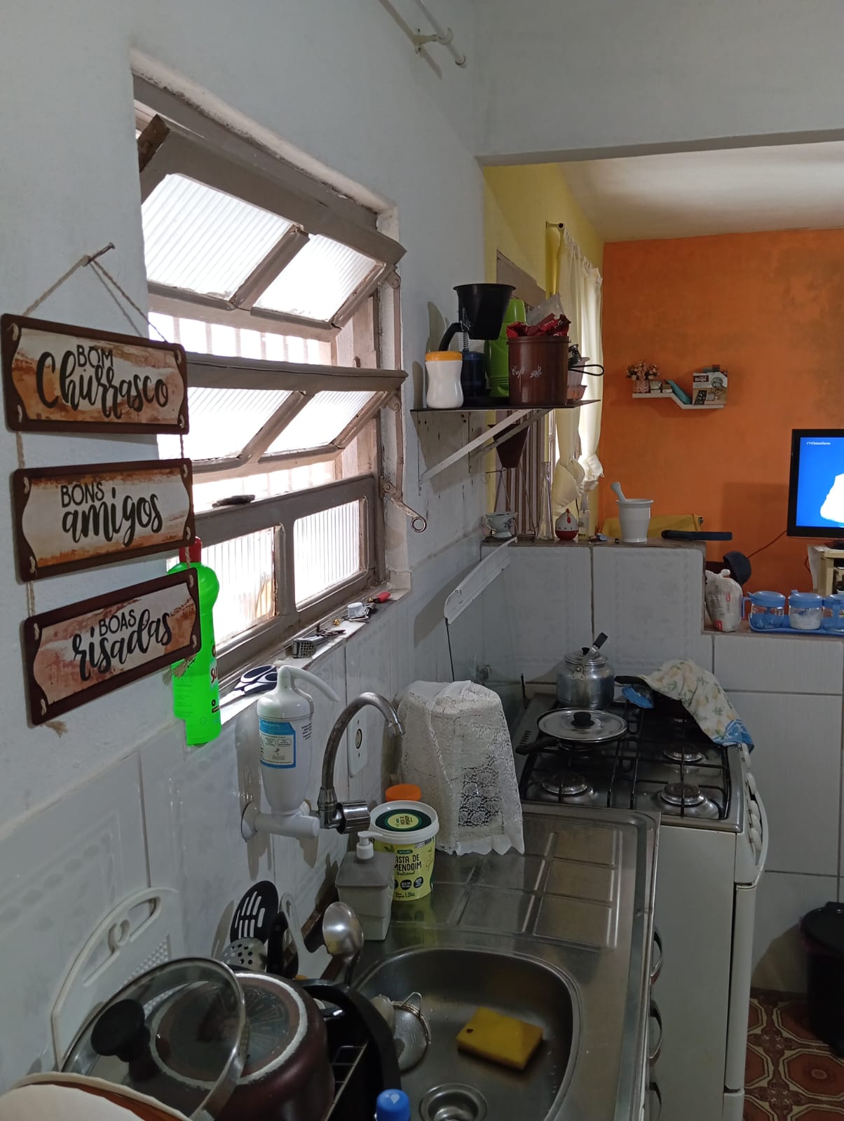 CAS261435 More com Praticidade: Casa com Suíte e Amplo Quintal em Travessa Comercial.