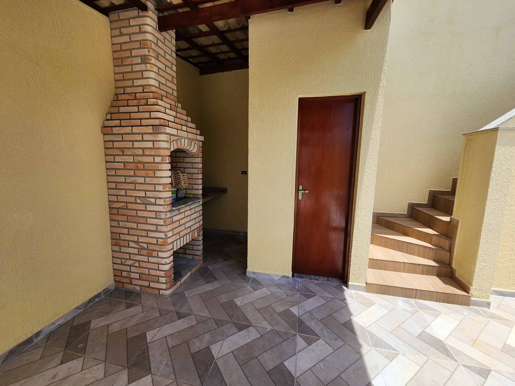 CAS261451 Casa Alta 2 Dorms (1 Suíte) com Piscina e Churrasqueira - 2 Vagas