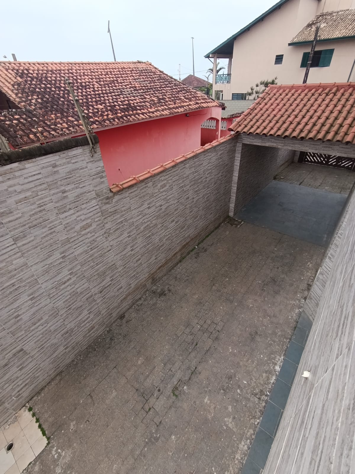 CAS231207 Sobrado à Venda no Suarão Itanhaém – 05 Dormitórios a 20m do Mar