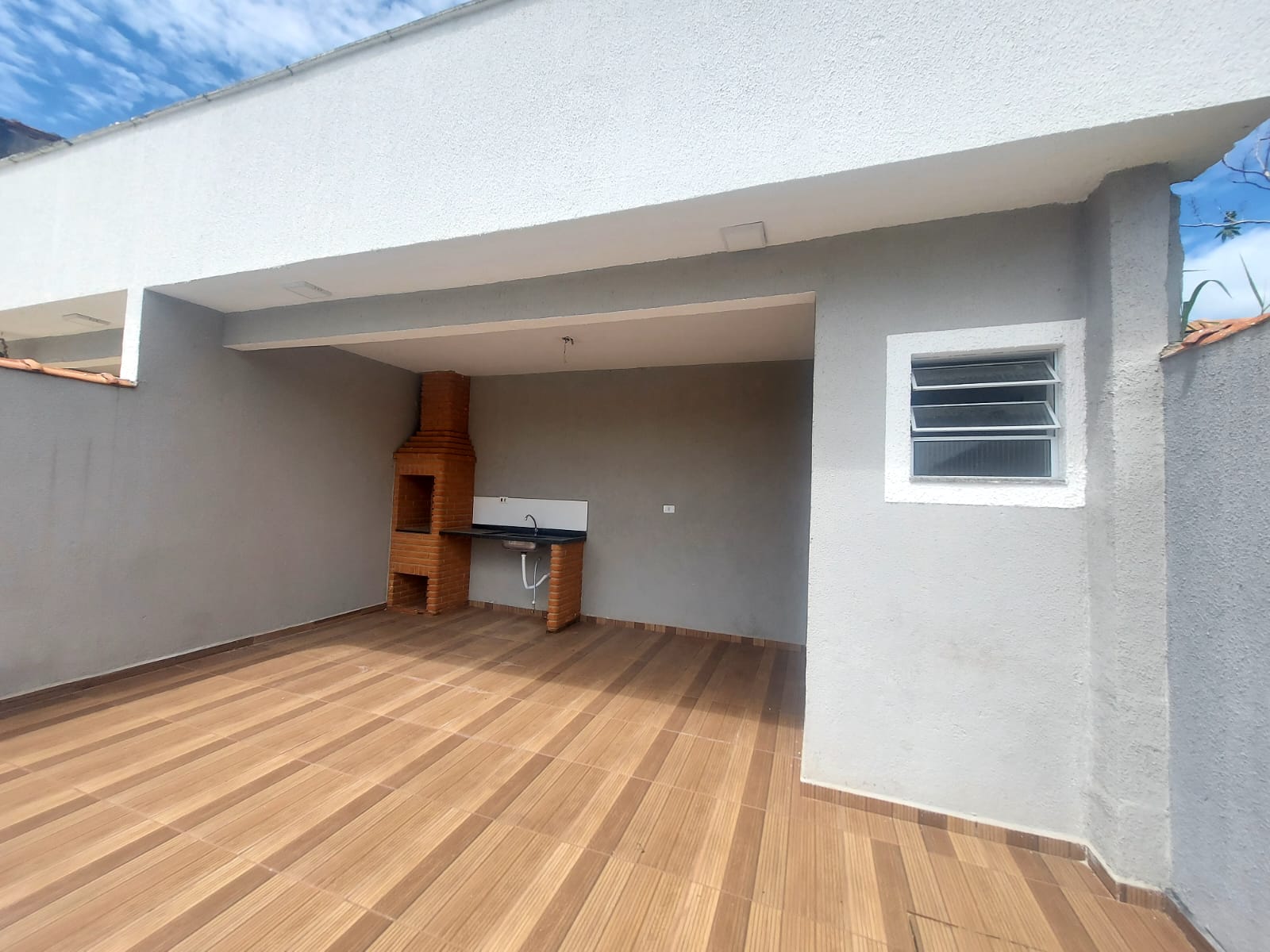 CAS261452 Casa Superior 3 Dorms com Suíte, Closet, Planejados e Piscina 7x3!
