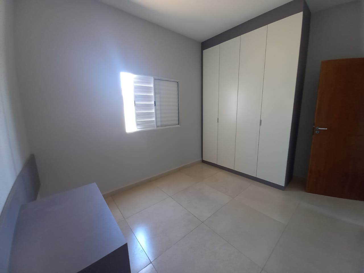 CAS261453 Casa 2 Dorms (1 Suíte) com Planejados e Piscina com Cascata