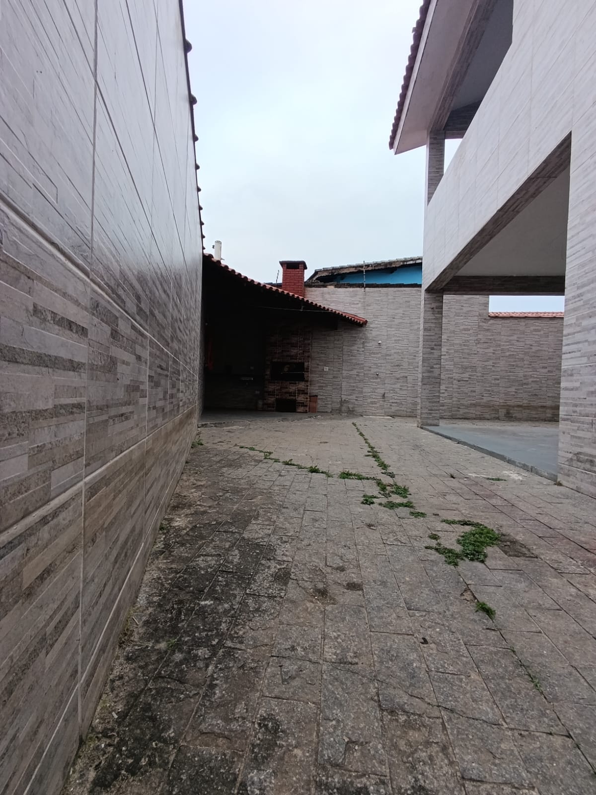 CAS231207 Sobrado à Venda no Suarão Itanhaém – 05 Dormitórios a 20m do Mar