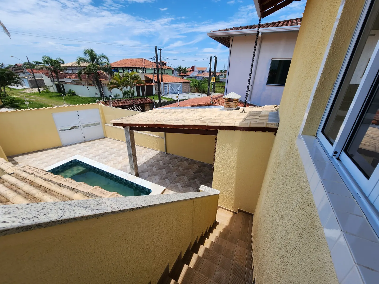 CAS261451 Casa Alta 2 Dorms (1 Suíte) com Piscina e Churrasqueira - 2 Vagas