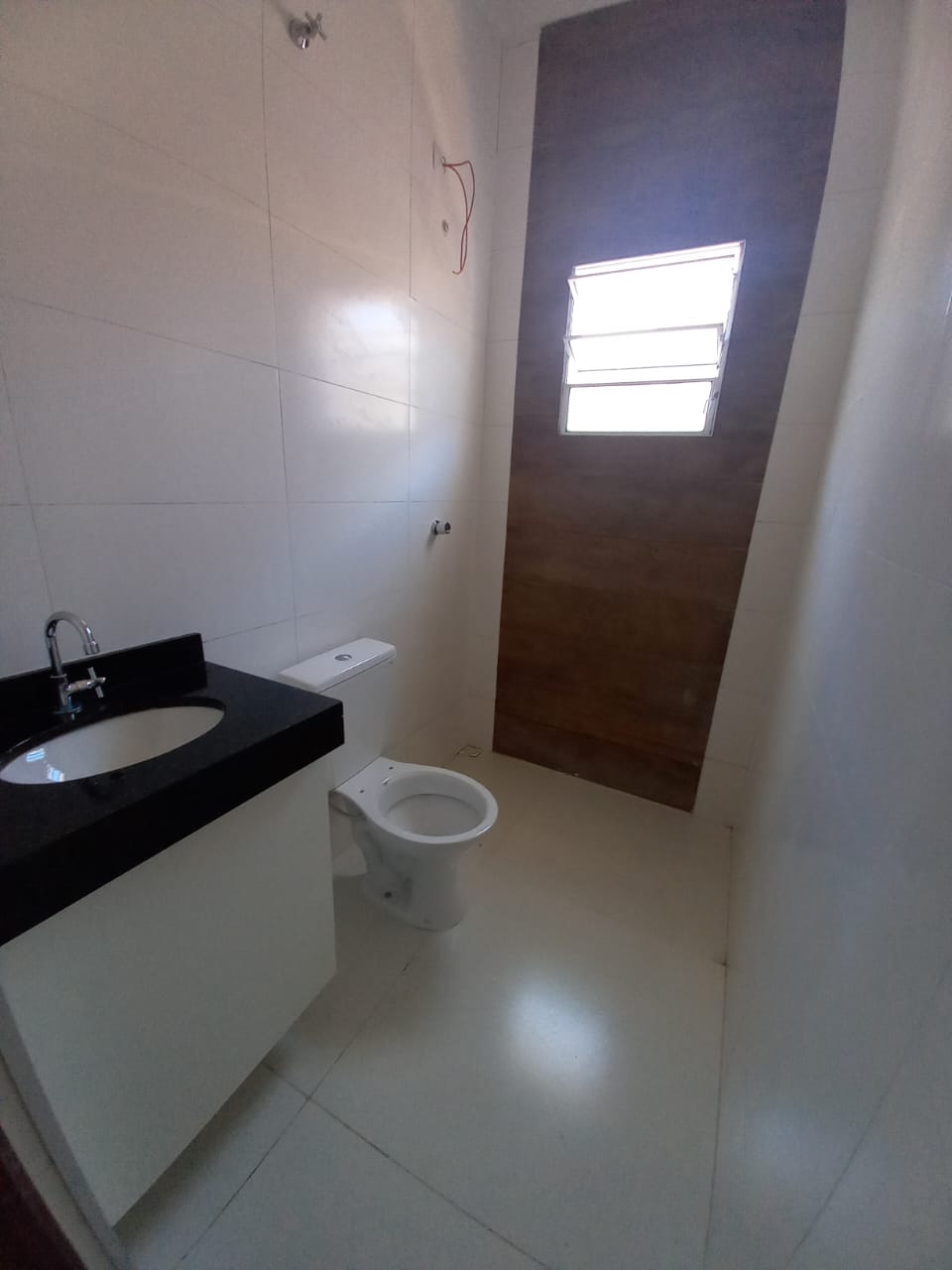 CAS261453 Casa 2 Dorms (1 Suíte) com Planejados e Piscina com Cascata