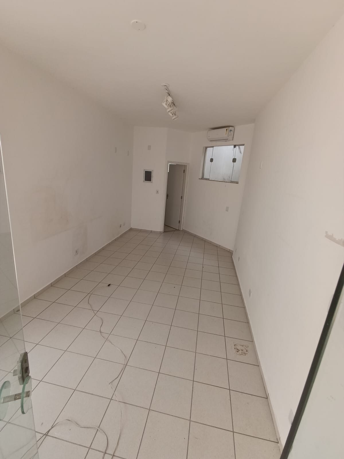 CAS261439 Oportunidade Comercial: Salas no Coração do Suarão ao lado do Poupatempo!