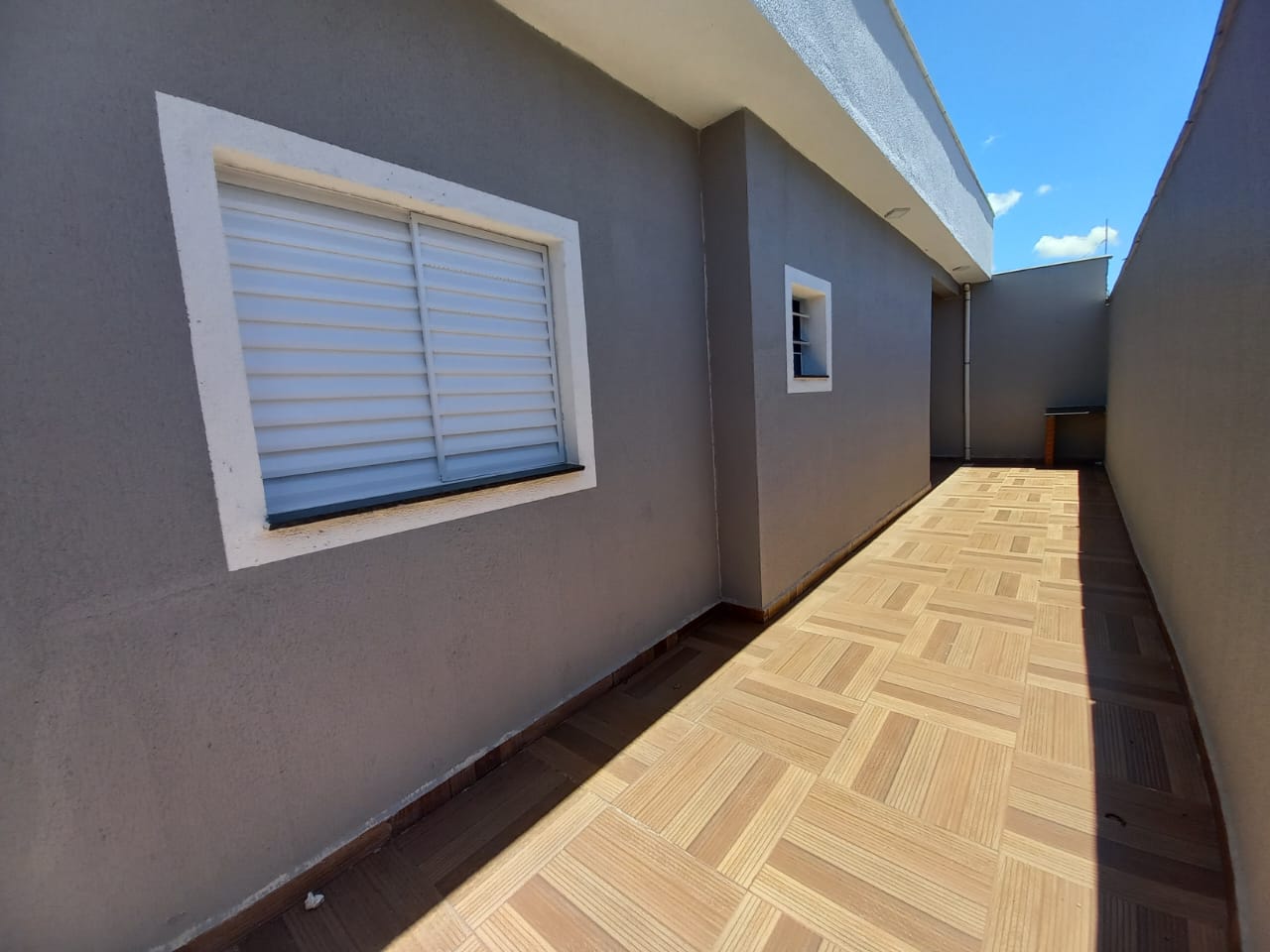 CAS261453 Casa 2 Dorms (1 Suíte) com Planejados e Piscina com Cascata