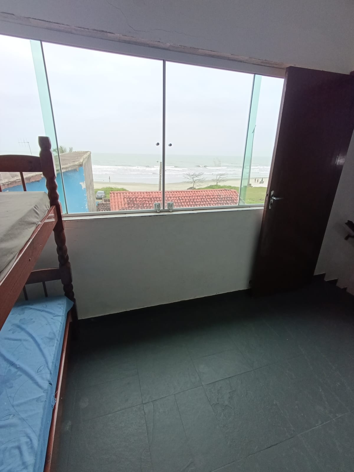 CAS231207 Sobrado à Venda no Suarão Itanhaém – 05 Dormitórios a 20m do Mar