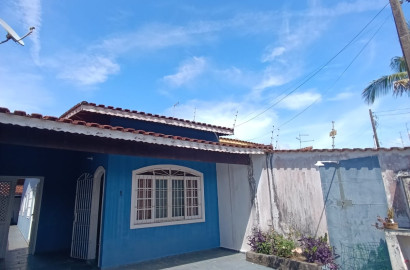 CAS261294 Casa com 3 Dormitórios e Área Gourmet a 300m do Mar em Itanhaém - Lado Praia