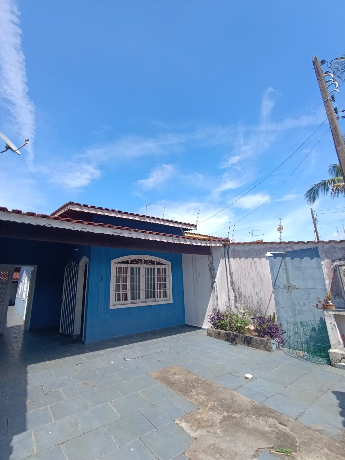 CAS261294 Casa com 3 Dormitórios e Área Gourmet a 300m do Mar em Itanhaém - Lado Praia