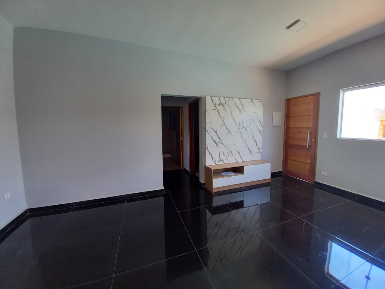 CAS261453 Casa 2 Dorms (1 Suíte) com Planejados e Piscina com Cascata