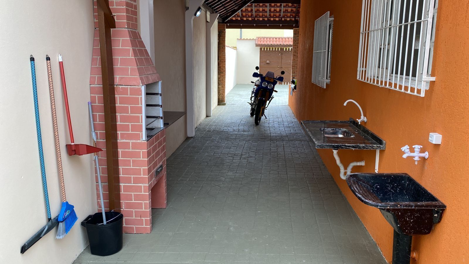 CAS261456 Imóvel Misto: Salão Comercial + Casa 3 Dorms com Piscina - Financia