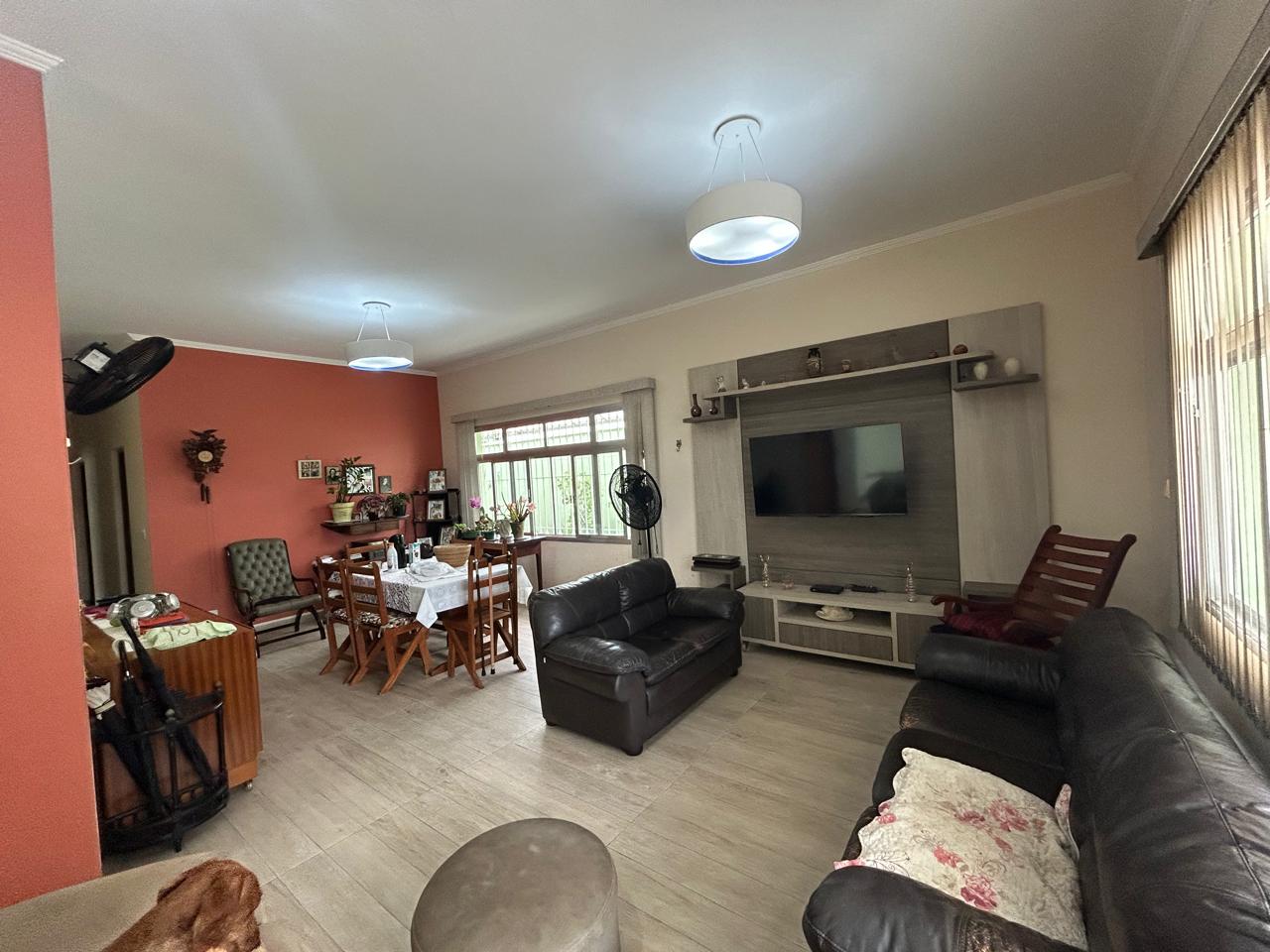 CAS261445 Casa em Peruíbe a 180 metros da praia com edícula e 5 vagas!