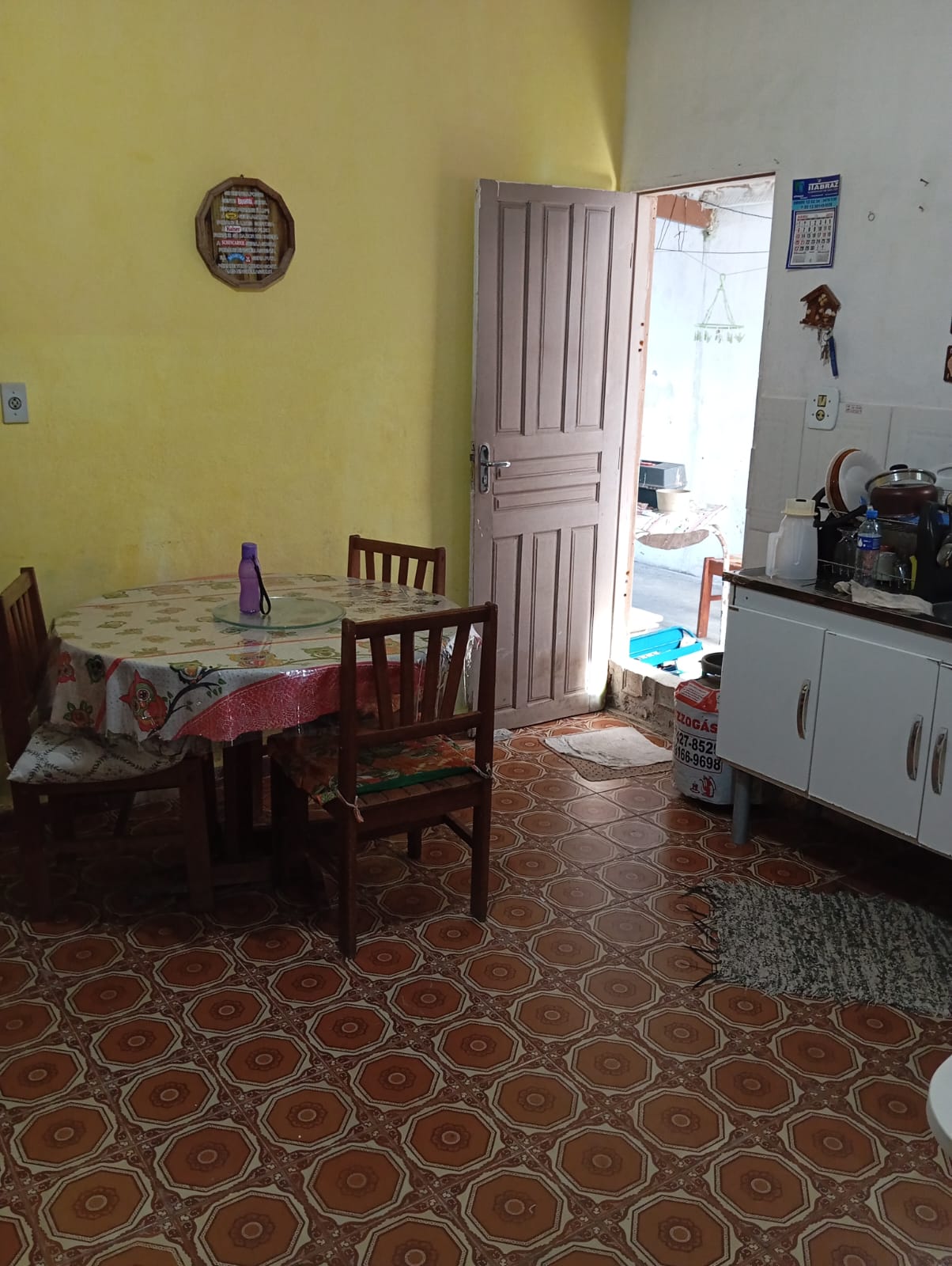 CAS261435 More com Praticidade: Casa com Suíte e Amplo Quintal em Travessa Comercial.