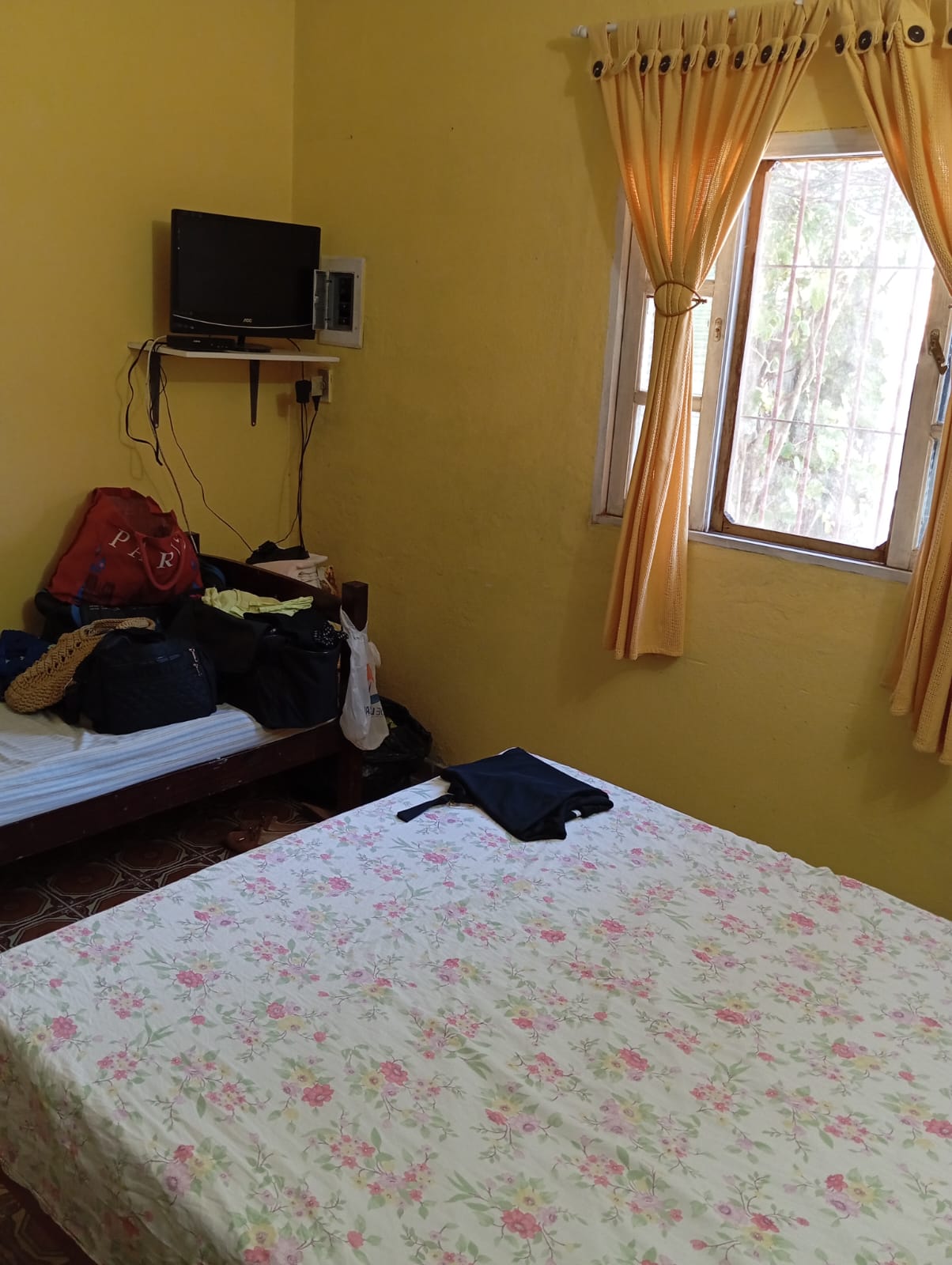 CAS261435 More com Praticidade: Casa com Suíte e Amplo Quintal em Travessa Comercial.