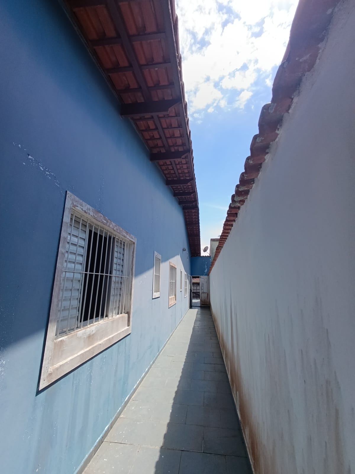 CAS261294 Casa com 3 Dormitórios e Área Gourmet a 300m do Mar em Itanhaém - Lado Praia