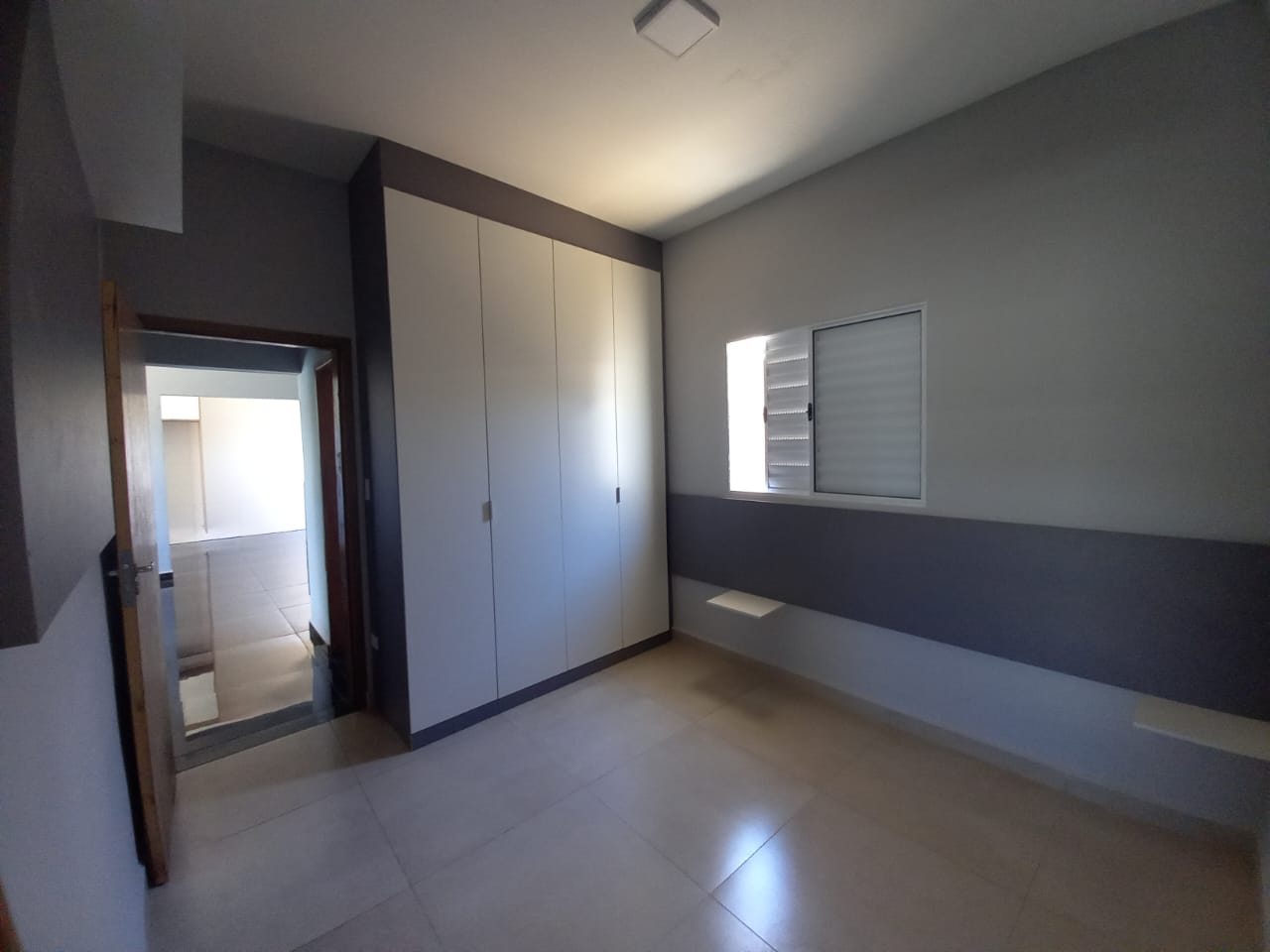 CAS261453 Casa 2 Dorms (1 Suíte) com Planejados e Piscina com Cascata