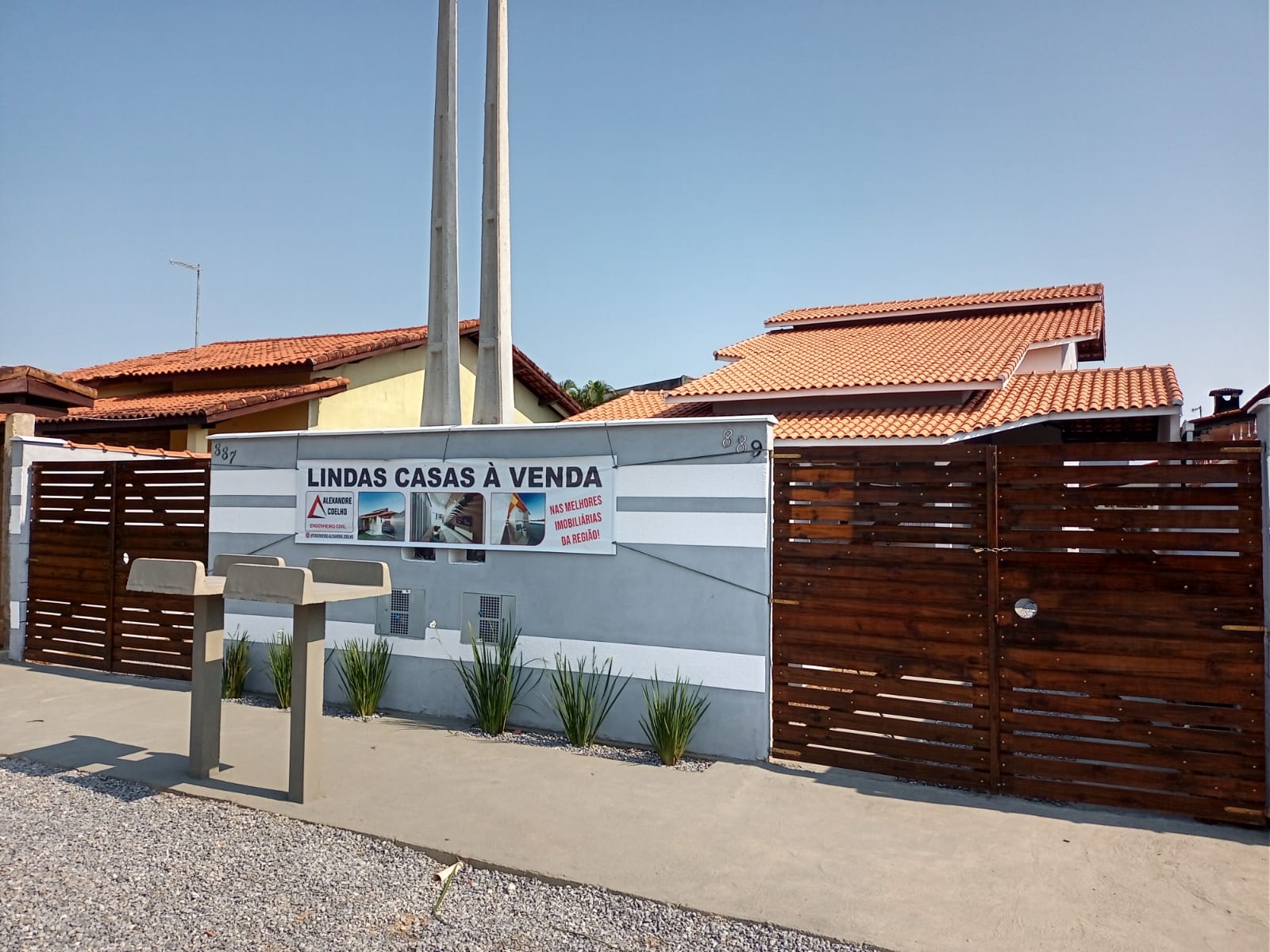 CAS261457 Imóvel Misto: Salão Comercial + Casa 3 Dorms com Piscina - Financia