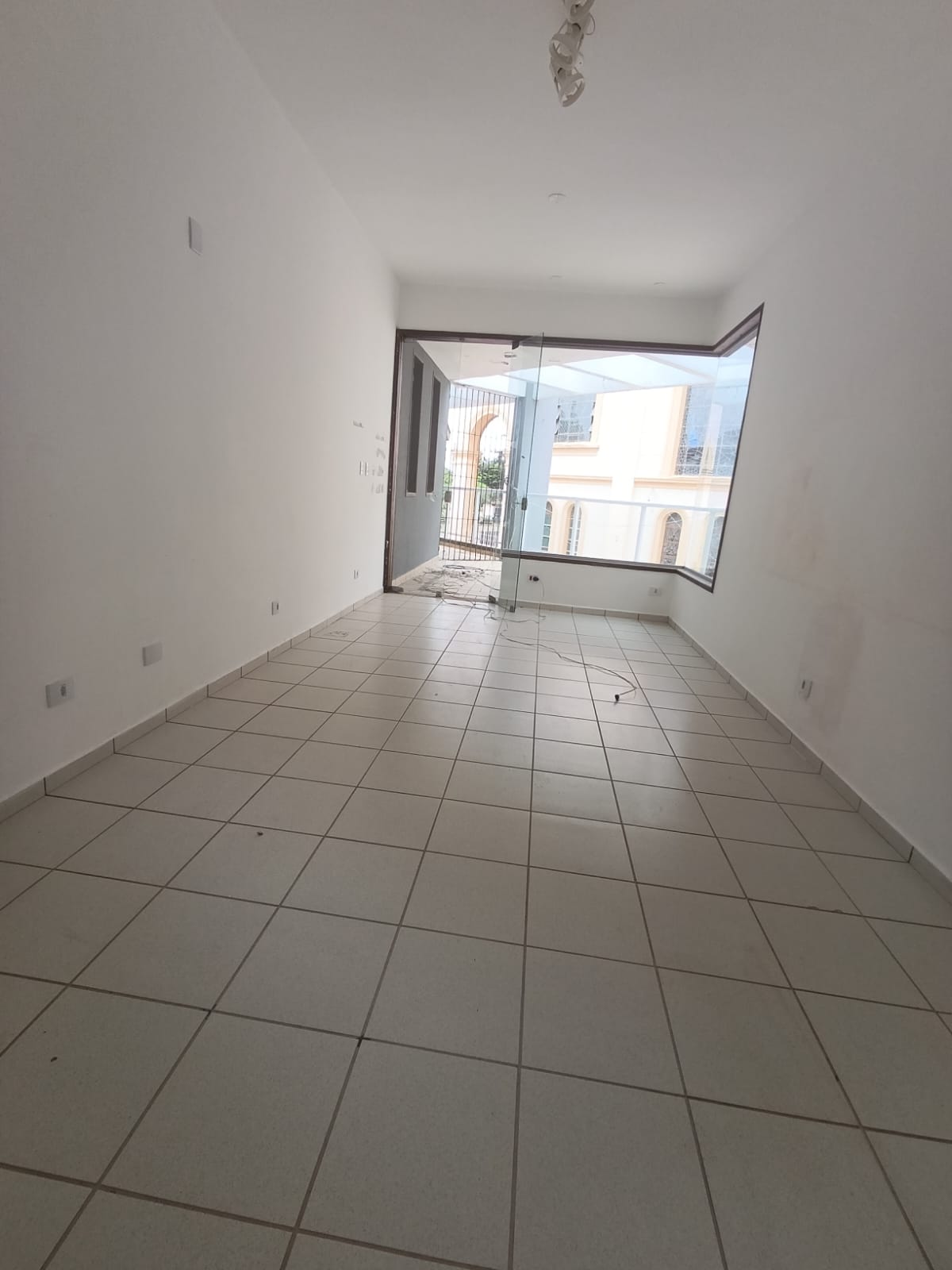 CAS261439 Oportunidade Comercial: Salas no Coração do Suarão ao lado do Poupatempo!