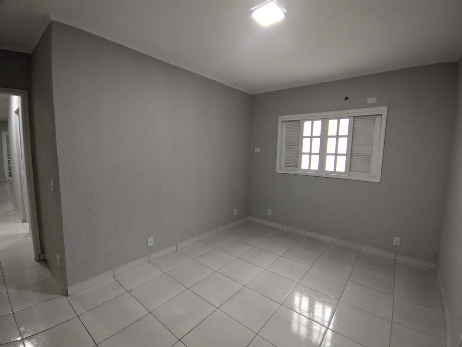CAS261458 Casa com 2 Suítes Espaçosas, Área Gourmet Completa e Segurança Total