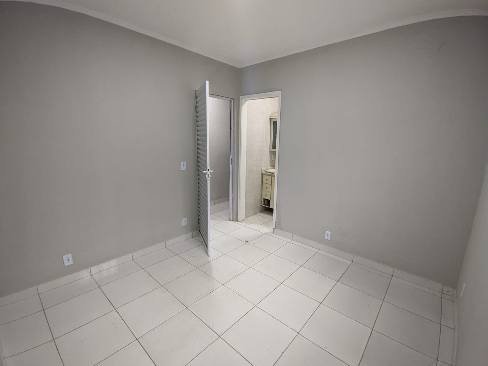 CAS261458 Casa com 2 Suítes Espaçosas, Área Gourmet Completa e Segurança Total