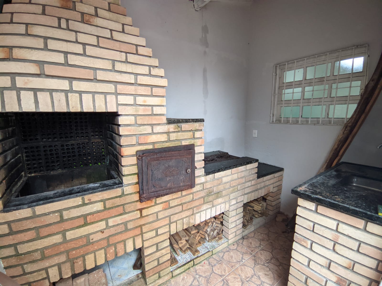 CAS261458 Casa com 2 Suítes Espaçosas, Área Gourmet Completa e Segurança Total