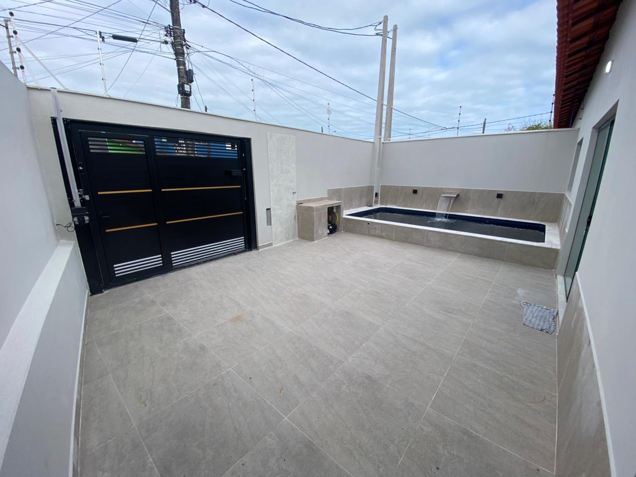 CAS261321 Casa Nova com 3 Dormitórios e Piscina Lado Praia em Mongaguá - Bairro Plataforma