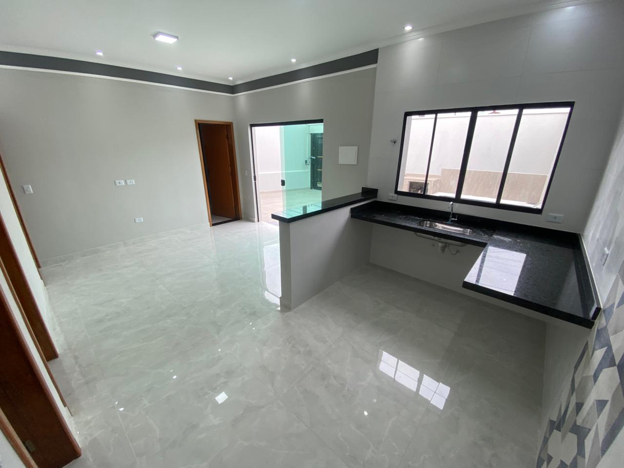 CAS261321 Casa Nova com 3 Dormitórios e Piscina Lado Praia em Mongaguá - Bairro Plataforma