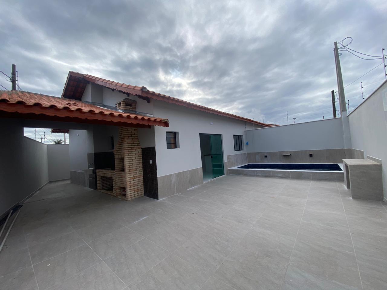 CAS261322 Casa nova em Mongaguá 3 dormitórios com piscina e cascata lado praia