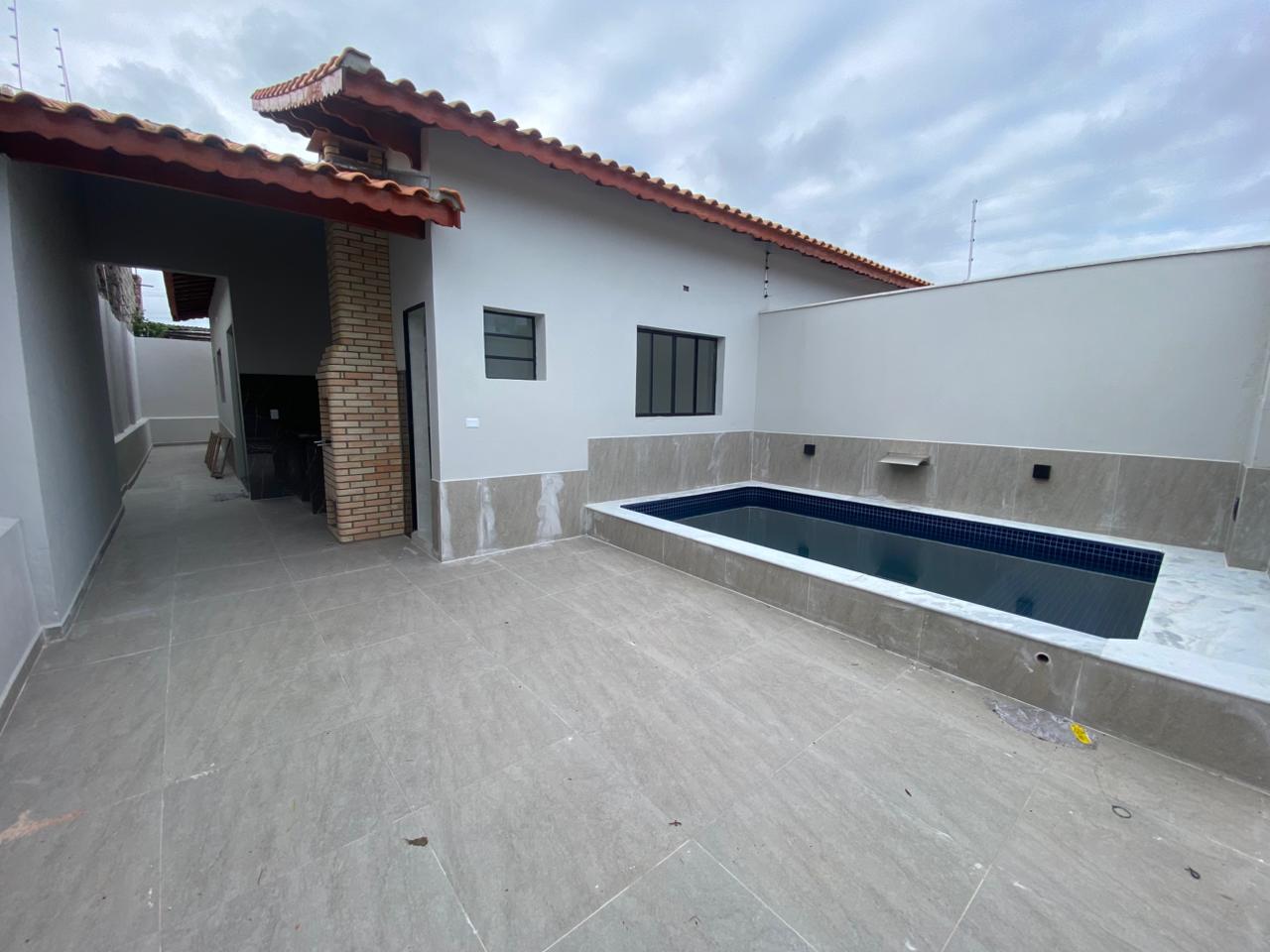 CAS261319 Casa nova em Mongaguá no Balneário Plataforma com piscina e suíte