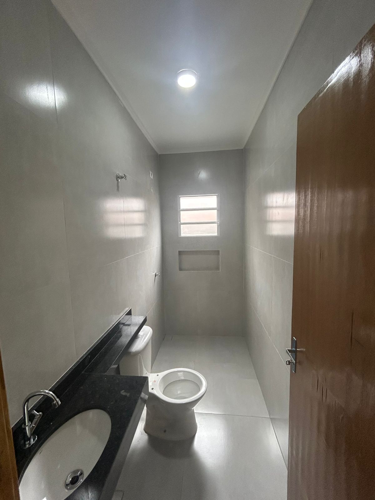 CAS261331 Casa moderna em Itanhaém com piscina e porcelanato a 500m da praia