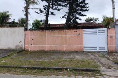 Casa em Itanhaém com 4 dormitórios e terreno duplo com entrada por duas ruas!