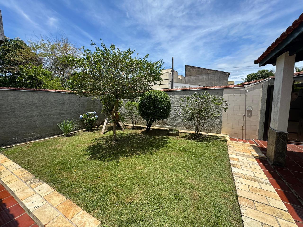 CAS261347 Casa de Esquina à Venda no Jardim Suarão Itanhaém – 03 Dormitórios