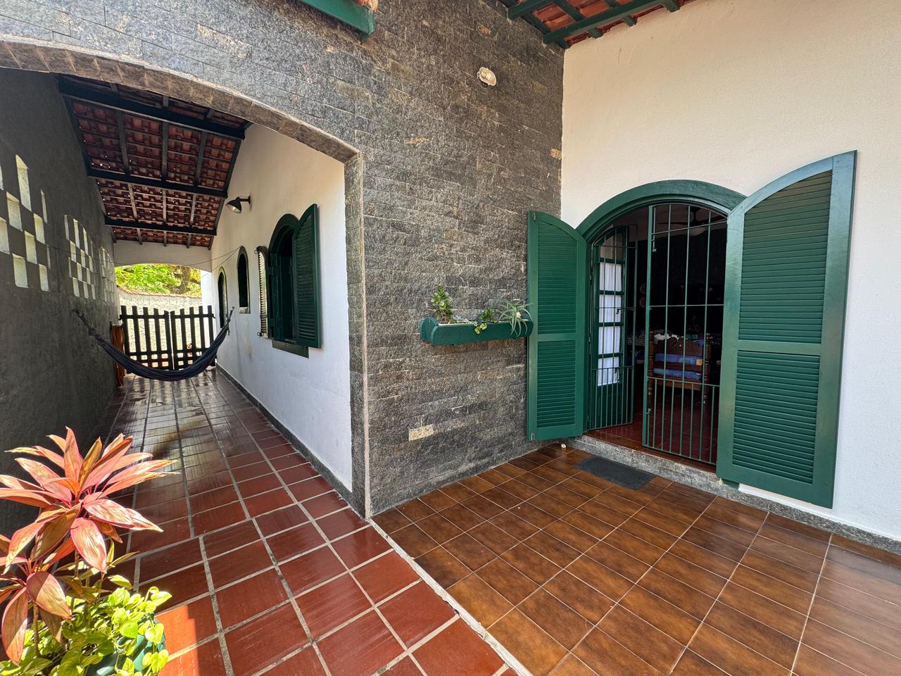 CAS261347 Casa de Esquina à Venda no Jardim Suarão Itanhaém – 03 Dormitórios