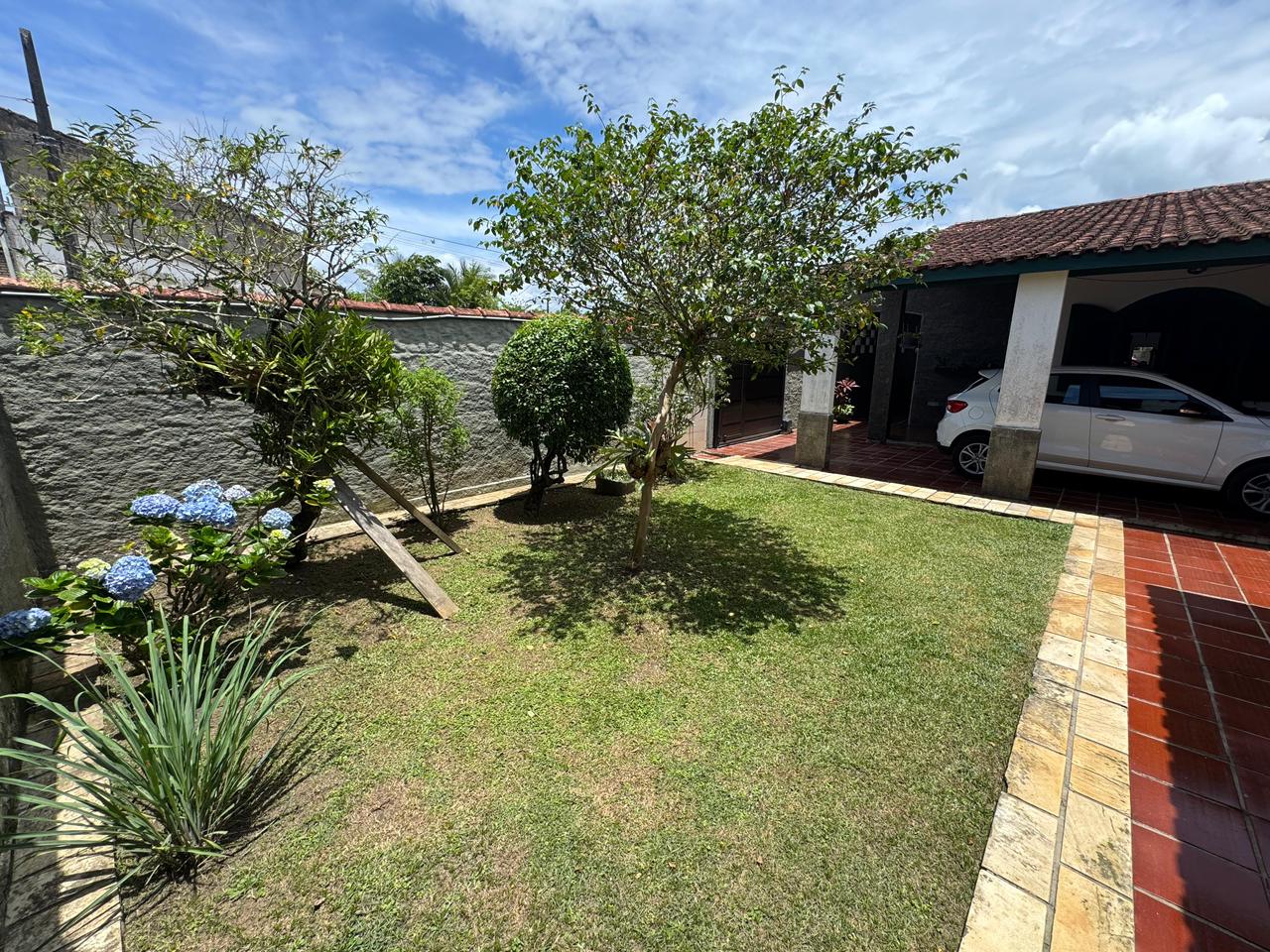 CAS261347 Casa de Esquina à Venda no Jardim Suarão Itanhaém – 03 Dormitórios