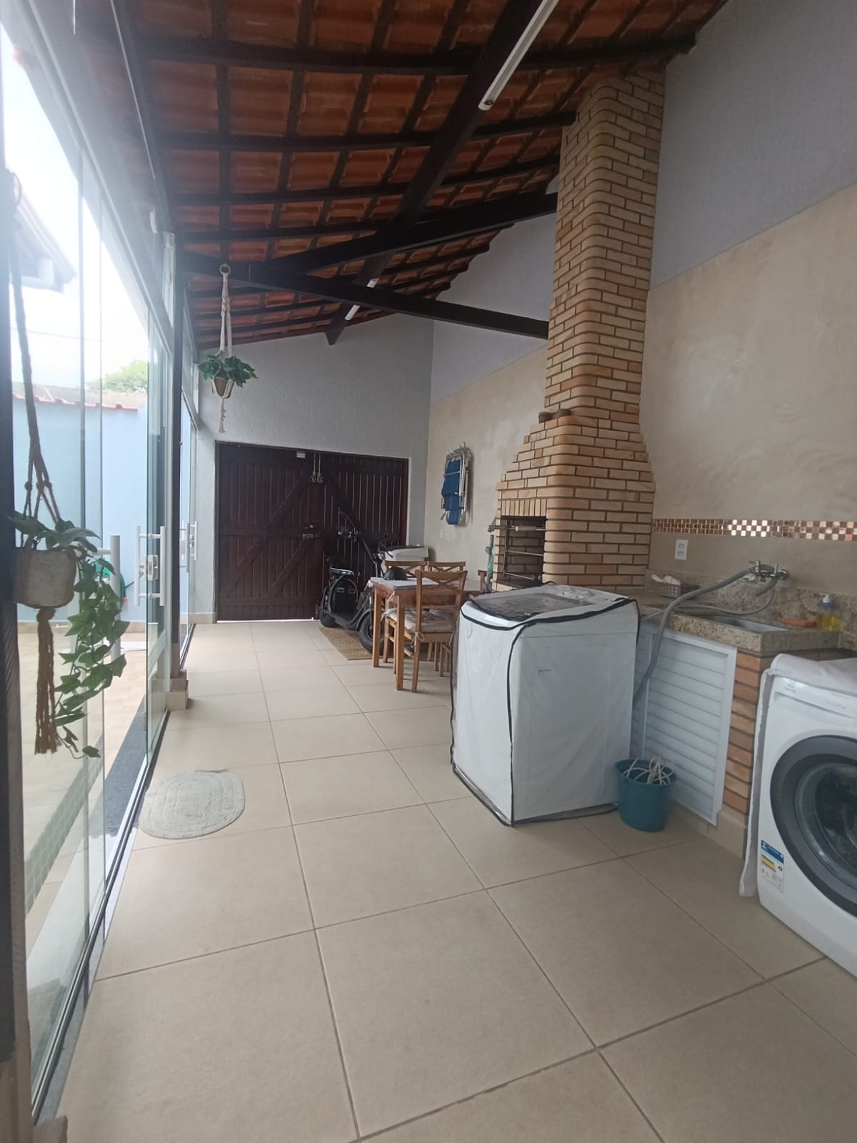 CAS261358 Casa de Esquina no Suarão Itanhaém – 03 Dormitórios com Edícula e Móveis Planejados