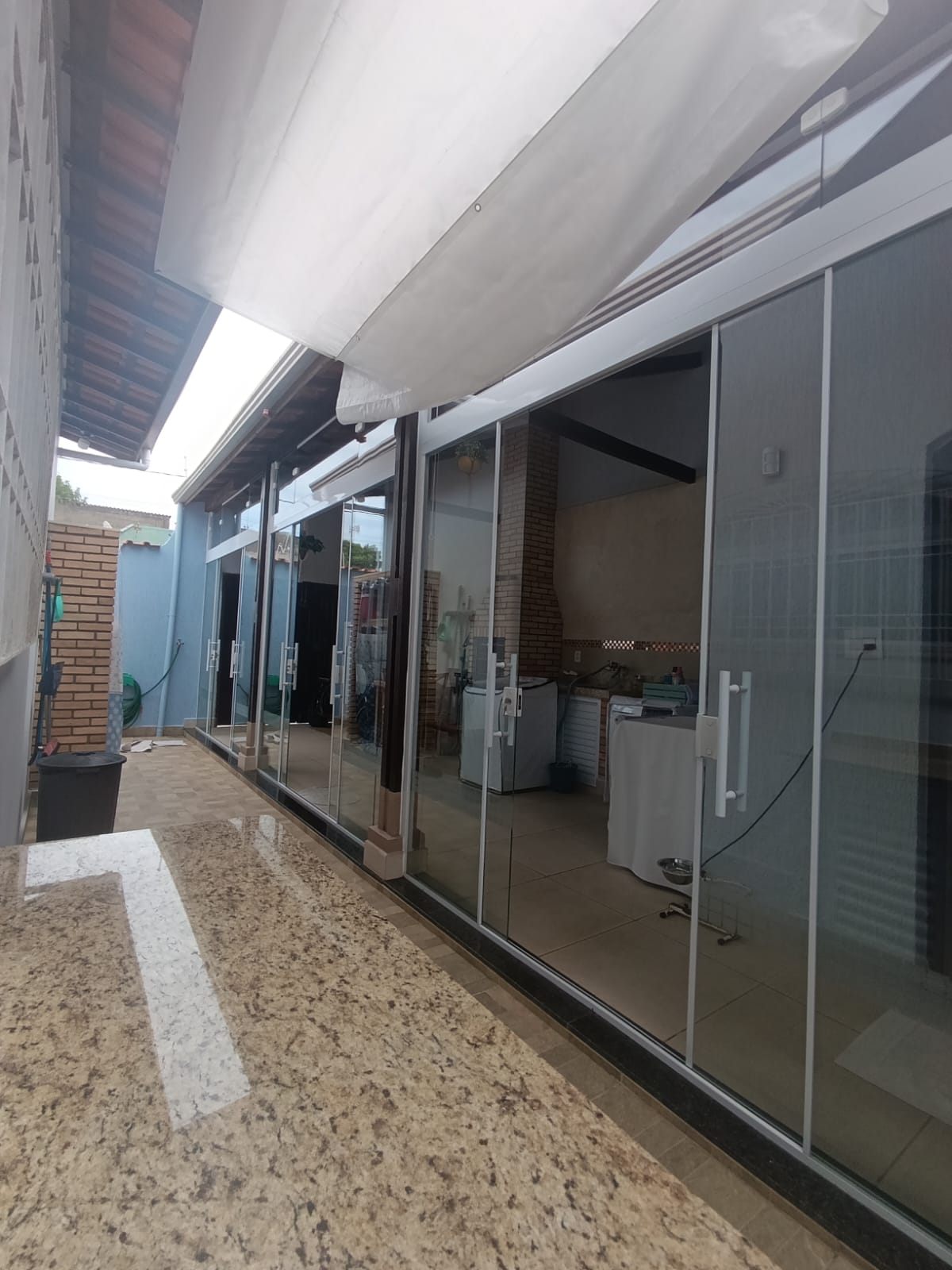 CAS261358 Casa de Esquina no Suarão Itanhaém – 03 Dormitórios com Edícula e Móveis Planejados