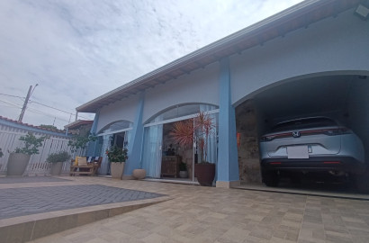 CAS261358 Casa de Esquina no Suarão Itanhaém – 03 Dormitórios com Edícula e Móveis Planejados