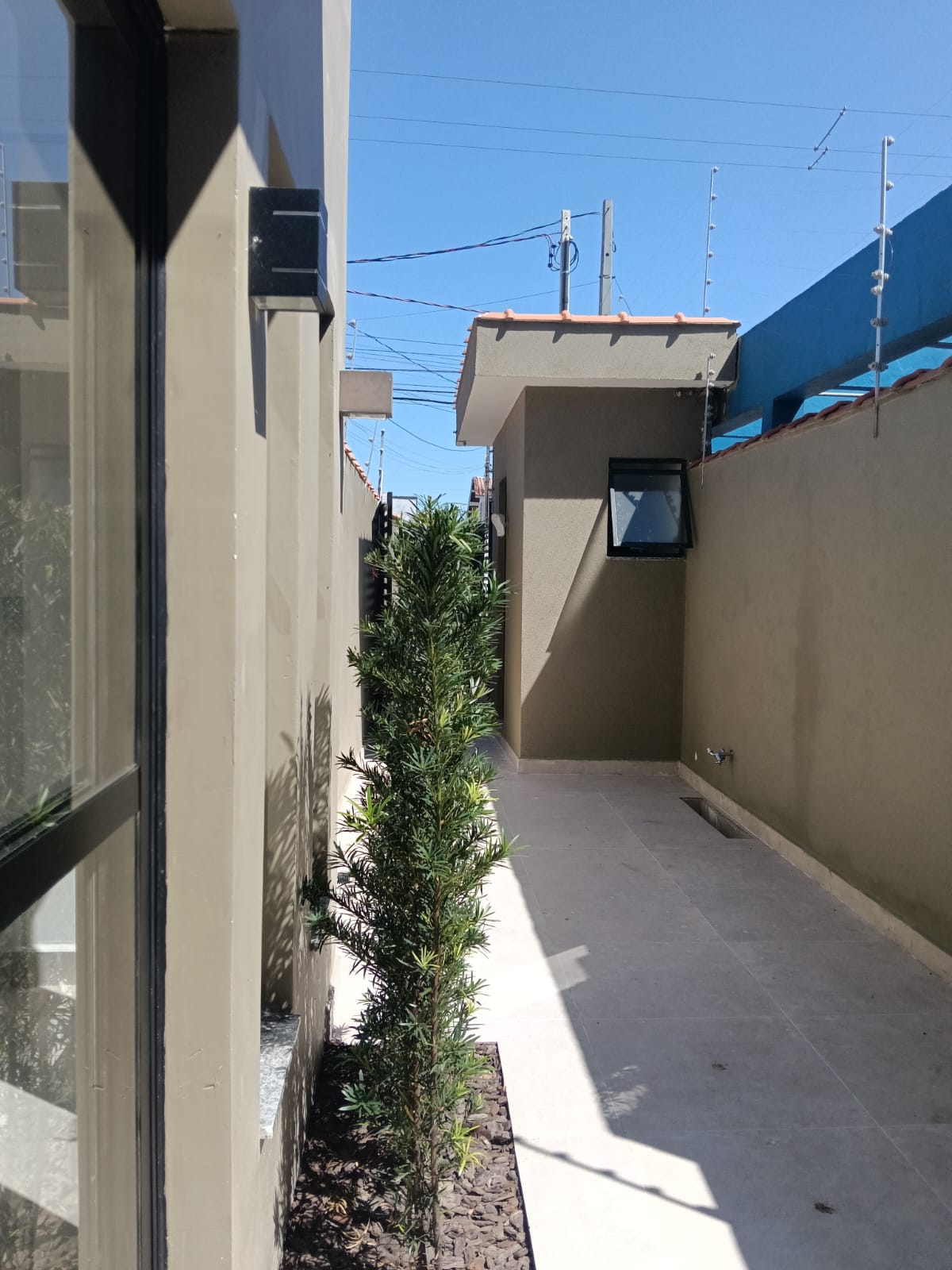 CAS261359 Sobrado Novo no Cibratel 2 Itanhaém – 02 Suítes com Piscina e Cascata