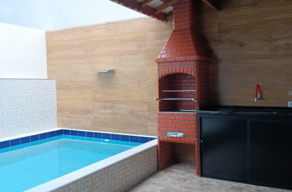 CAS261367 Casa Nova no Nova Itanhaém – 02 Dormitórios com Piscina e Acabamento Premium