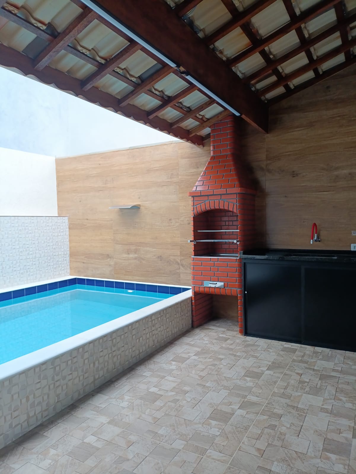 CAS261367 Casa Nova no Nova Itanhaém – 02 Dormitórios com Piscina e Acabamento Premium