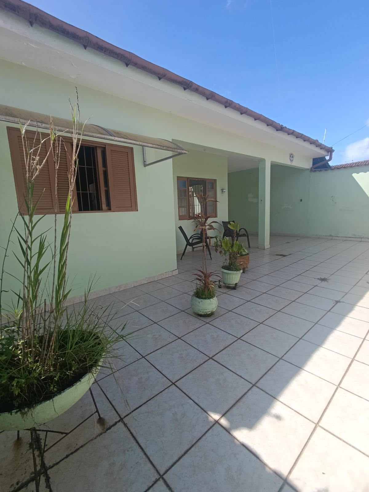 CAS261369 Casa com Terreno de 350m² em Itanhaém – 03 Dormitórios, Edícula e 12 Vagas