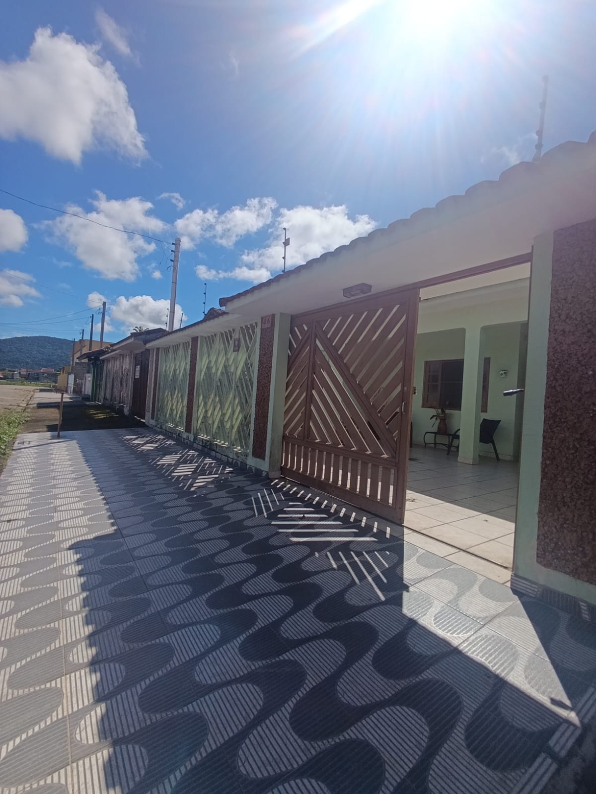 CAS261369 Casa com Terreno de 350m² em Itanhaém – 03 Dormitórios, Edícula e 12 Vagas
