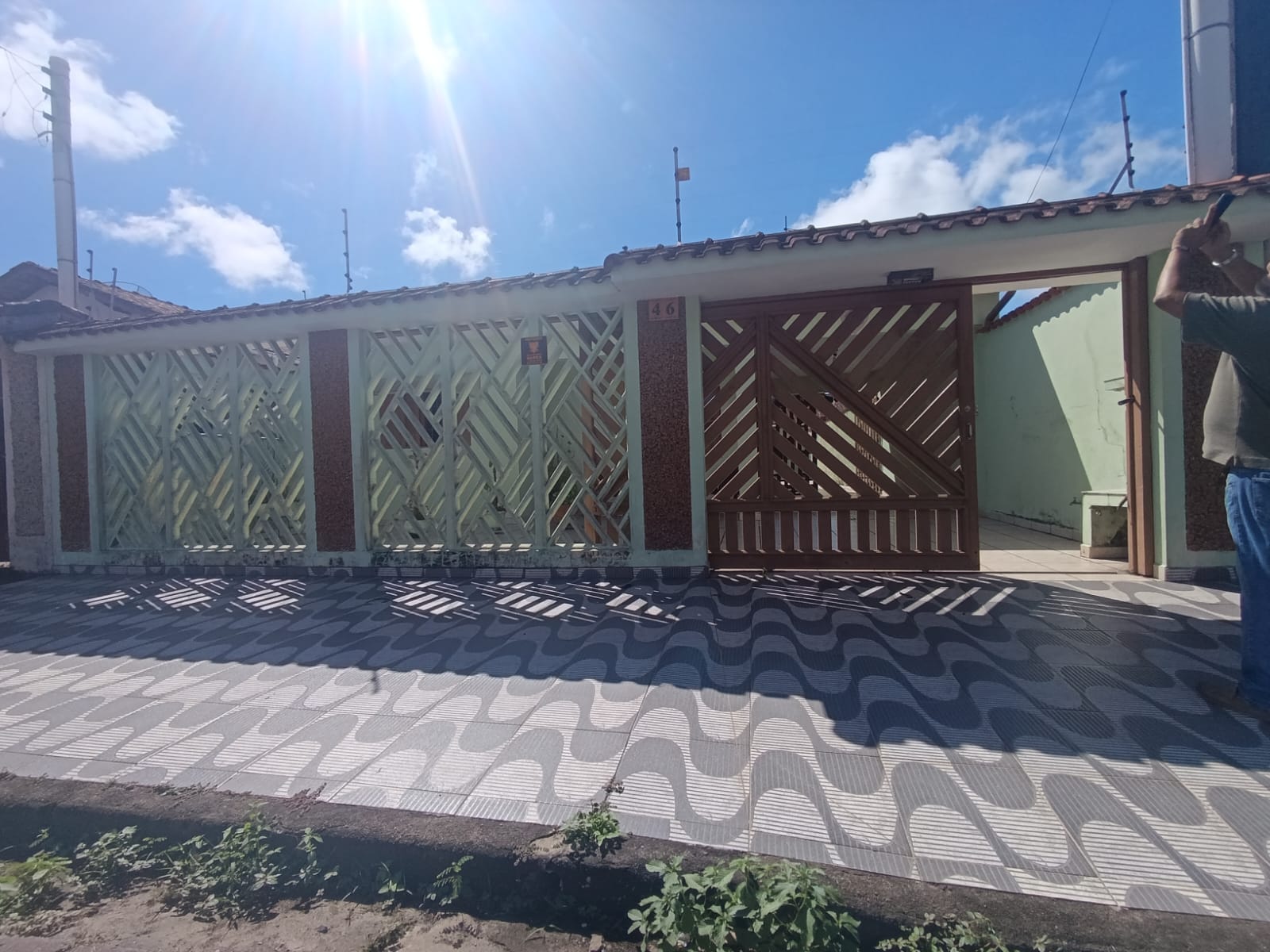 CAS261369 Casa com Terreno de 350m² em Itanhaém – 03 Dormitórios, Edícula e 12 Vagas